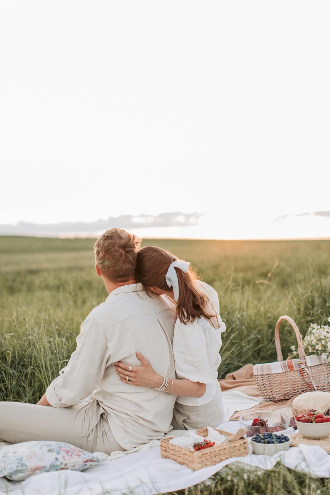 Couple embracing — love note
